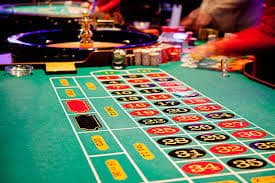 Sic Bo dice shaker on okeslot login live table